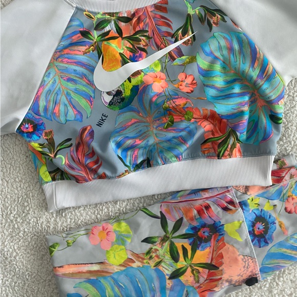 NIKE white and tropical print pullover - Picture 8 of 9